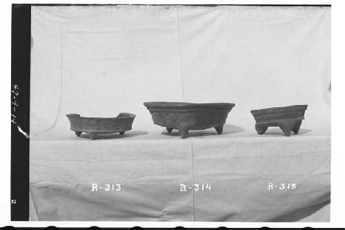 R-313, R-314, R-315 = Red-brown tripod bowls.