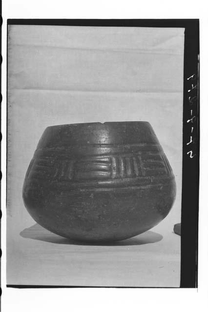 Morocco Red bowl with shallow grooved-line decoration