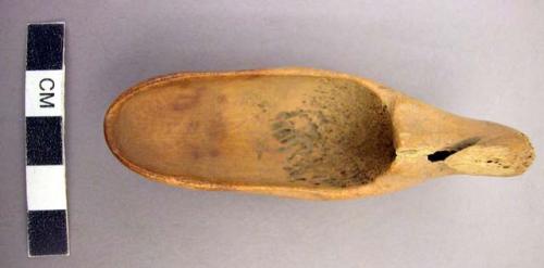 Small scoop-shaped bone spoon