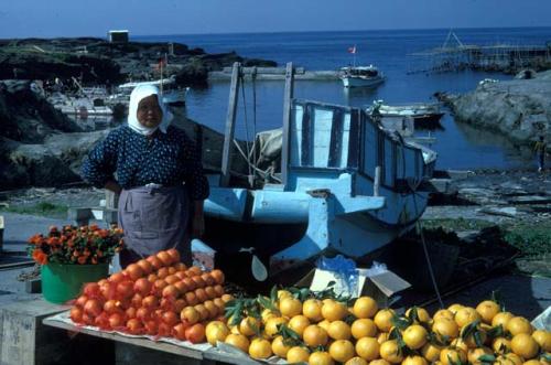 Mera, Boso, fruit seller