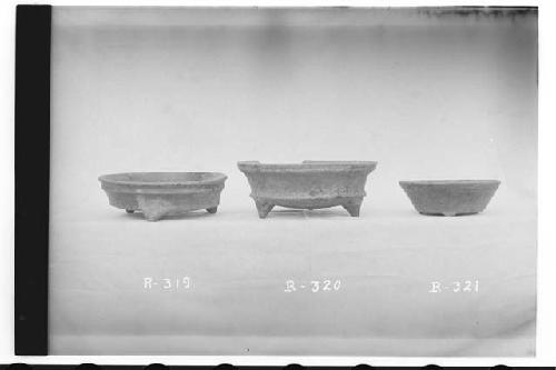 R-319, R-320, R-321 = Red-brown tripod bowls.