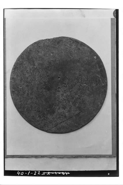 Stone mirror back - S.A.A. 154, Tomb III, Str. 24.