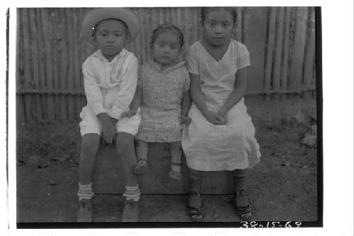 3 Maya children of Jacinto C##cl