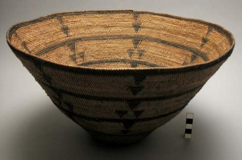 Round fine woven basket