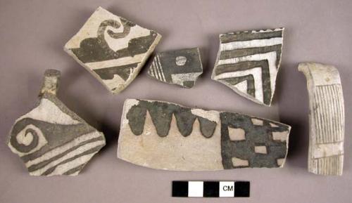 Potsherds--chaco black-on-white