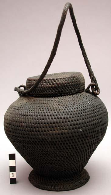 Covered baskets with handles = gor-bun