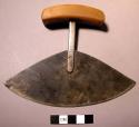 Woman's knife (musk ox horn handle)