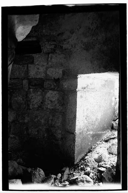 Caracol, Int. view, inner annular chamber Looking toward SE door--C masonry on L