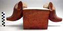 Box, lidded, square, 2 animal heads with long snouts at ends, serrated ears, rid