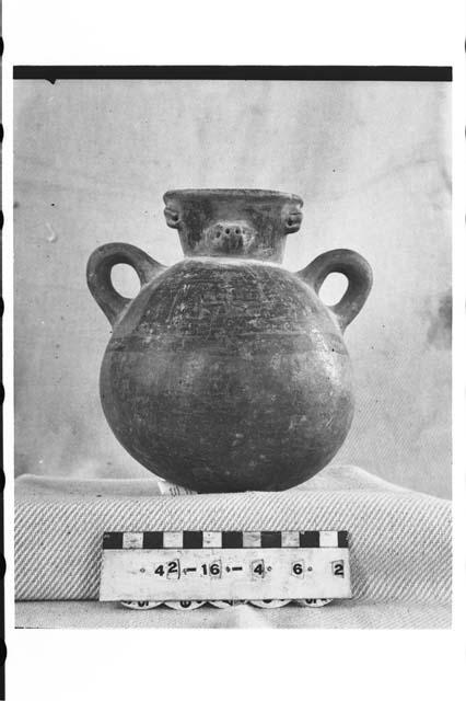 Pottery dichrome cantharo