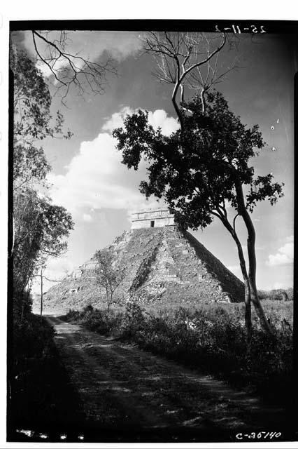 Castillo from Camino Real (further from Hacienda than 25139) looking N