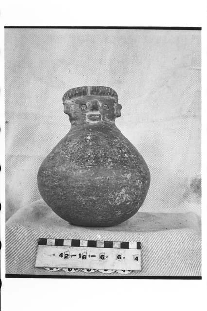 Dichrome Pottery Cantharo