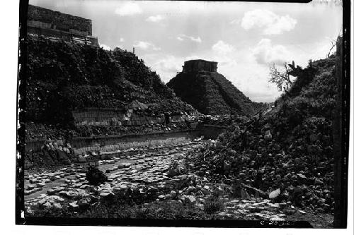 In situ portions of first and second sloping elements at Warriors