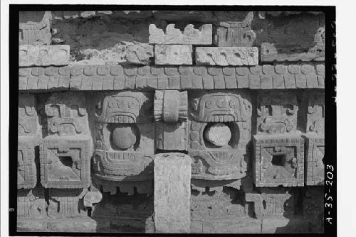 Base mask, Str 2C6 (Casa 1); N of N standing doorway; Rms 3-5