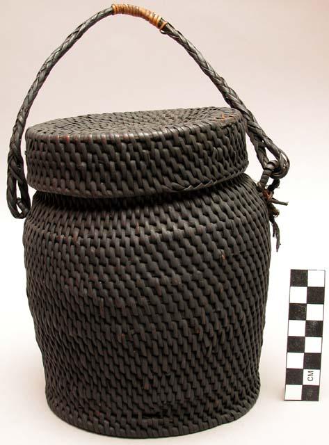 Covered baskets with handles = gor-bun