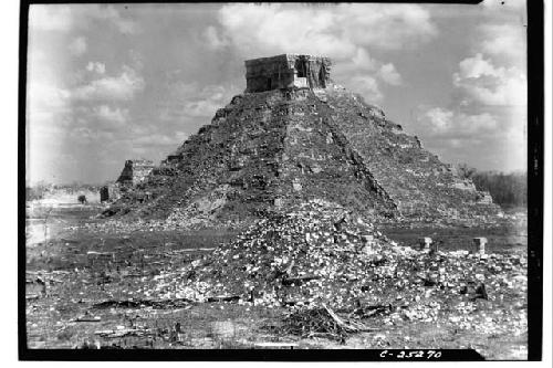 General panoramic view, grp. of 1000 Columns. Castillo from SE