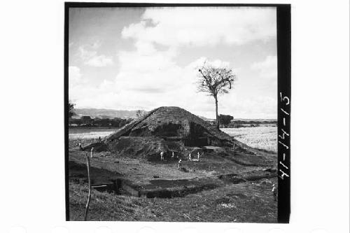 Mound 1 N and E from stake N96.12E + 4.21' (top of Md. 4) looking SSW (levelled)