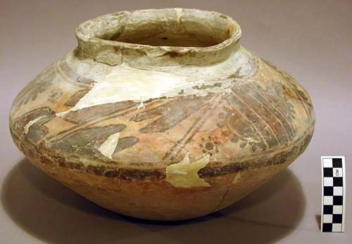 Ceramic jar, flat base, straight neck, polychrome exterior, reconstructed