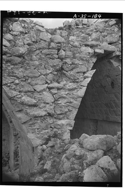 Vault section, Str 2C6 (Casa 1); S side; Central wall; Rms 11-12