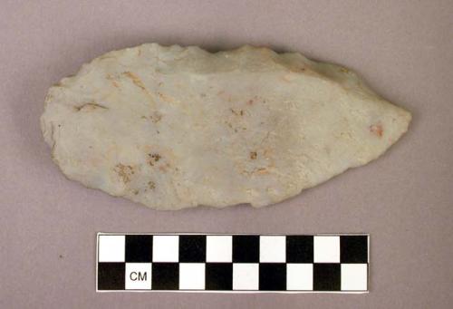Well-shaped point with oval base, 13.5 x 6 x 1.7 cm.