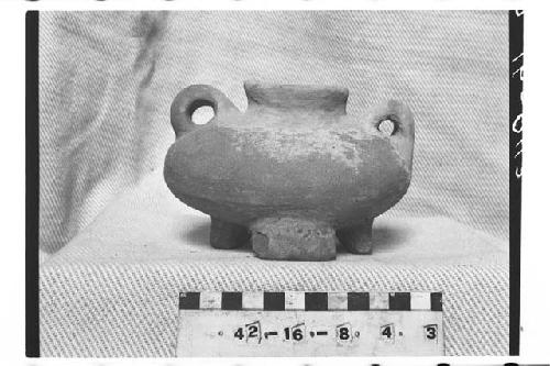 Tripodal pottery jar