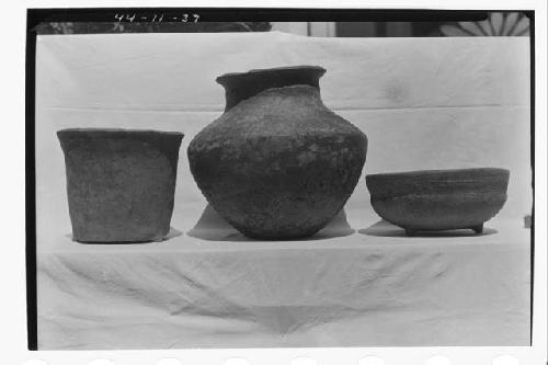 From left to right: Clay flower-pot tripod bowl - Clay large jar - Clay round-si