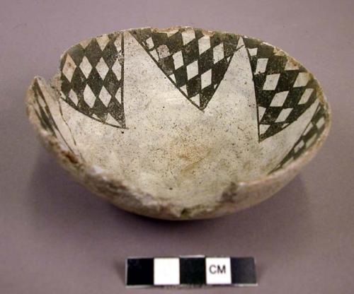 Pottery bowl, small, b/w