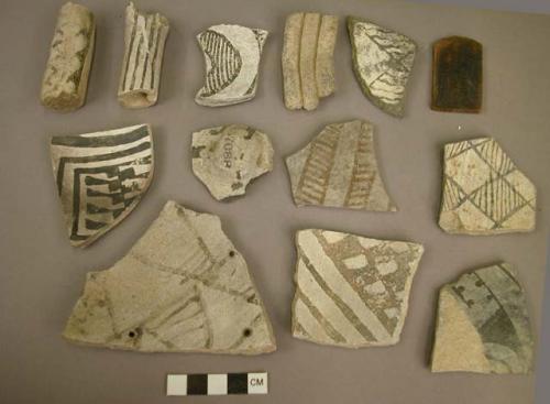 Potsherds, + 1 piece petrified wood/bark