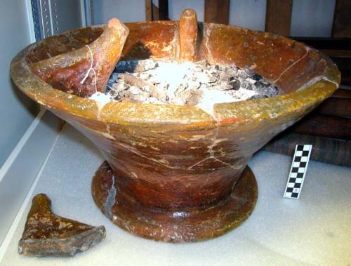 Pottery stove for use on board sailing canoes