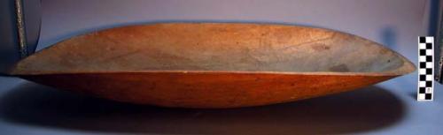 Wooden dish, also used as a scoop in digging canals in agriculture