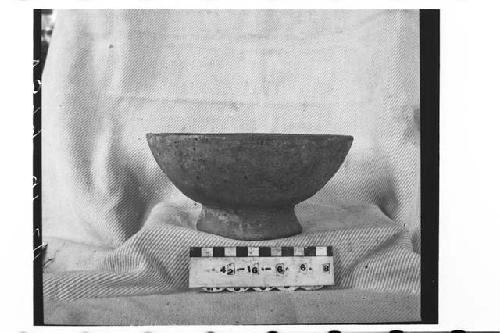 Annular-based pottery lost-color bowl