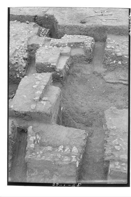 Step and platform of tomb