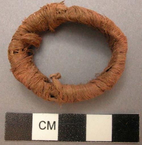 Ring, small ring of reed strips, wrapped with bark