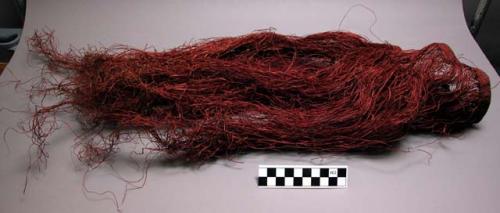 Small red grass skirt (nambase)