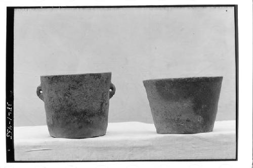 Straight-walled vessels. L: 3029, R: 3145