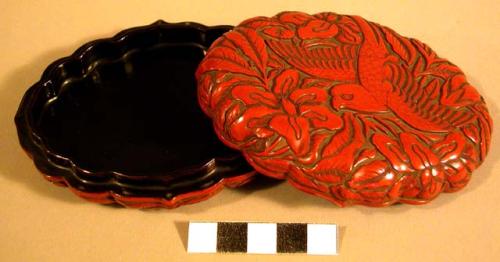 Lacquered box, oval