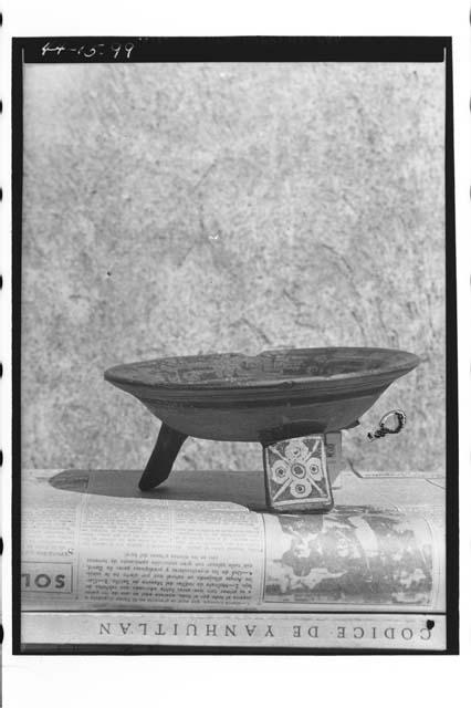 Tripod bowl with Cholula polychrome design