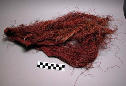 Small red grass skirt (nambase)