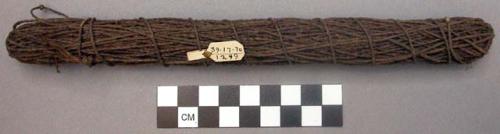 Length of fibre twine used for bird snares ("ganem"). Made by men.