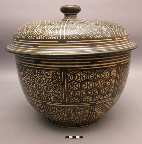 Bowl and cover (large), Satsuma ware
