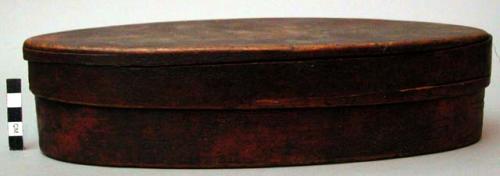 Wooden box, oval; dekte