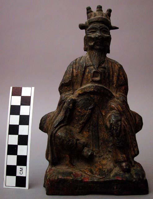 Figurine, bronze, Taoist, seated, leg raised, red and gold paint traces