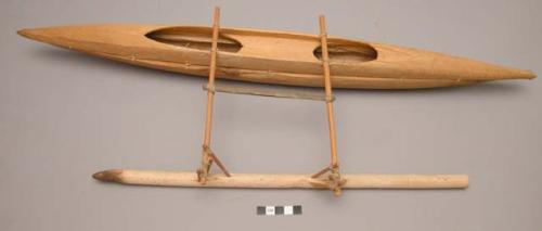 Model of canoe with 2 paddles