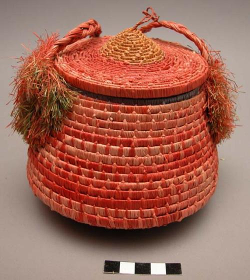 Coiled pandamus leaf basket with lid and plaited handle, red, with +