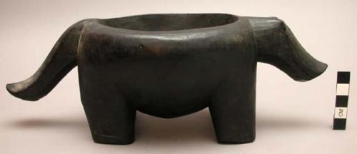 Hog-shaped food dish used mostly by priests