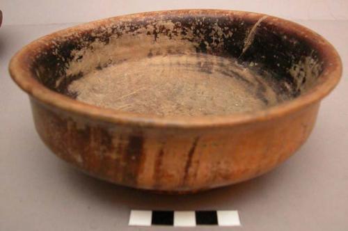 Large wooden bowl of dark rosewood - in bad condition