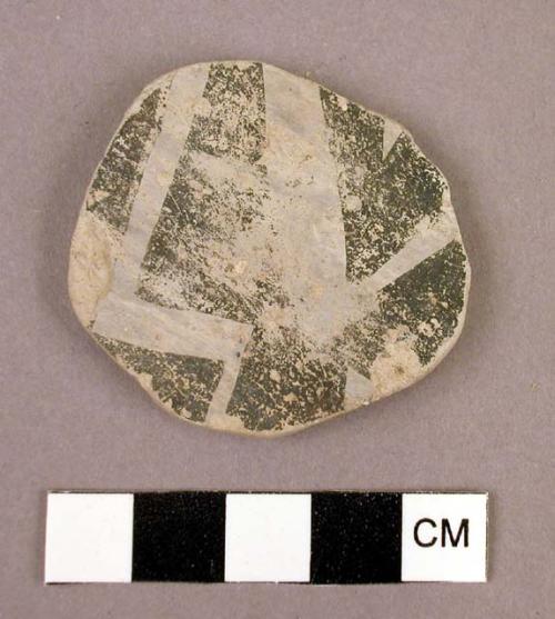 Worked sherd (black/white)