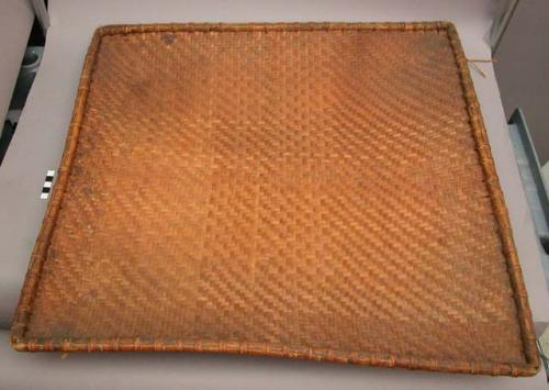 Basketry winnowing tray - flat, square tray in diagonal twill technique