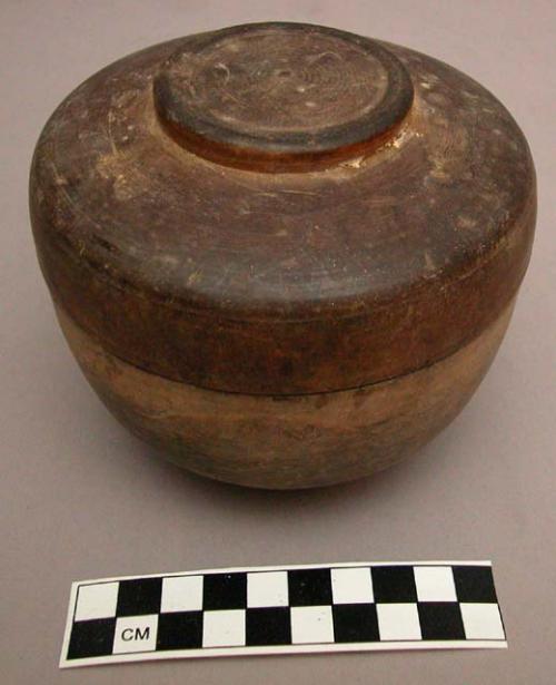 Wooden mustard container with cover