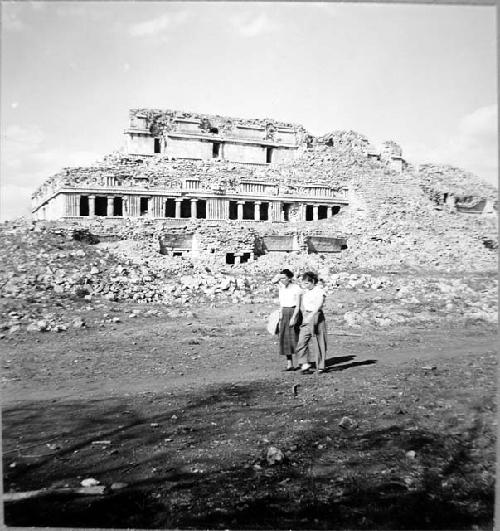 Str. 2B1, views of 3-storied Palace from the S. side.